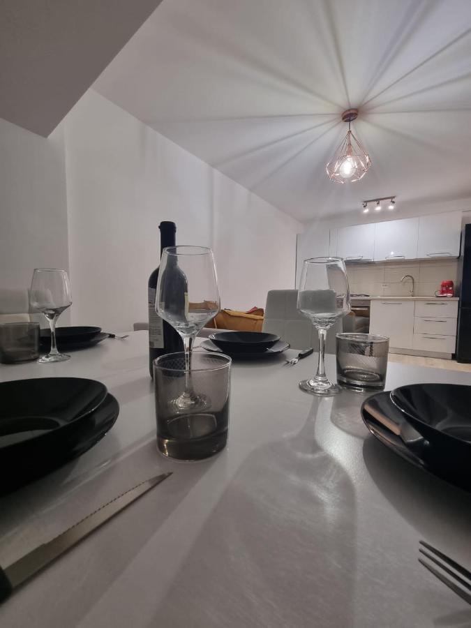 Dreams Escape 2 Apartment Craiova Luaran gambar